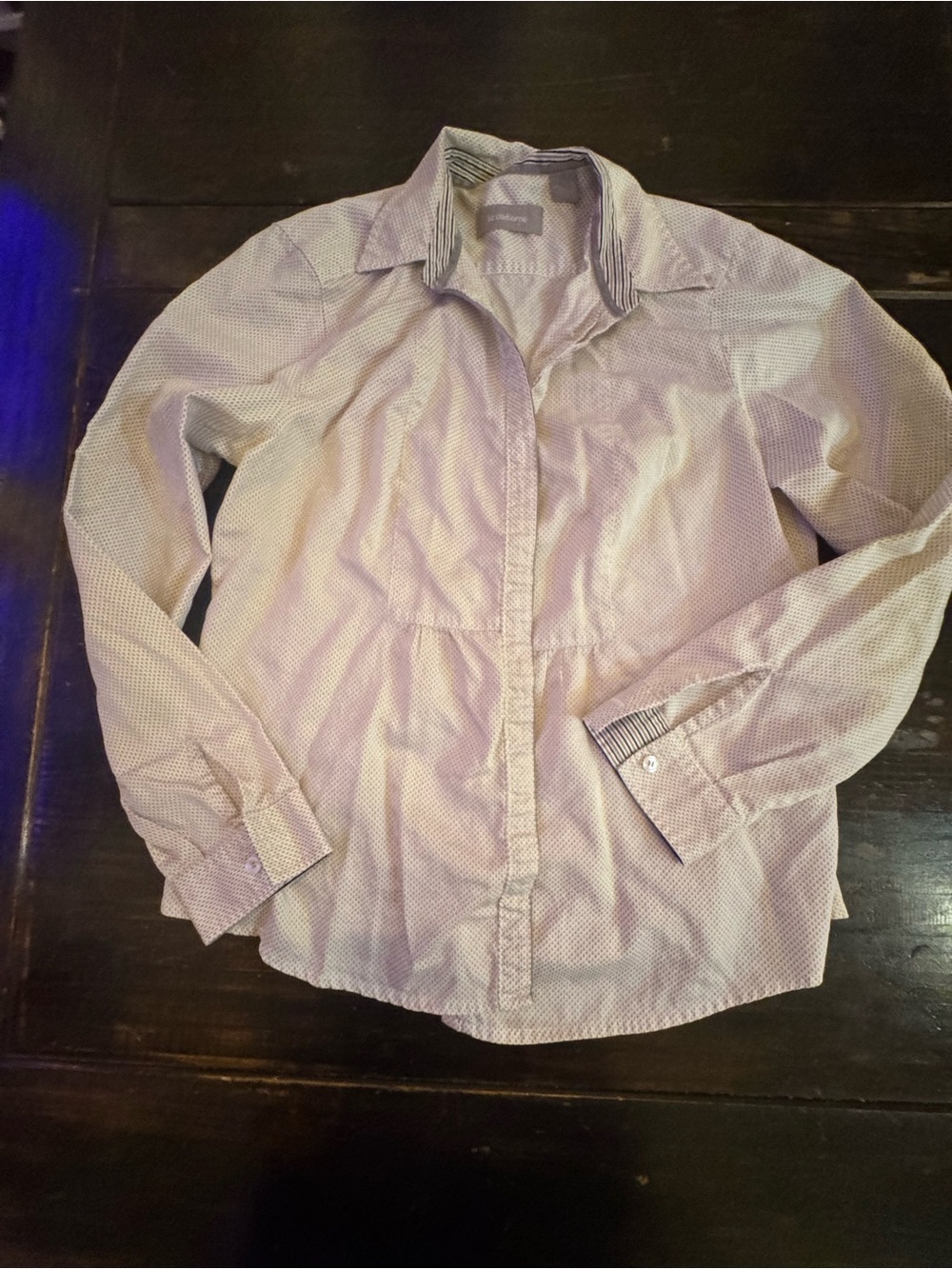 Liz Claiborne Light Patterned Women’s Button-Up Shirt - White & Light Blue